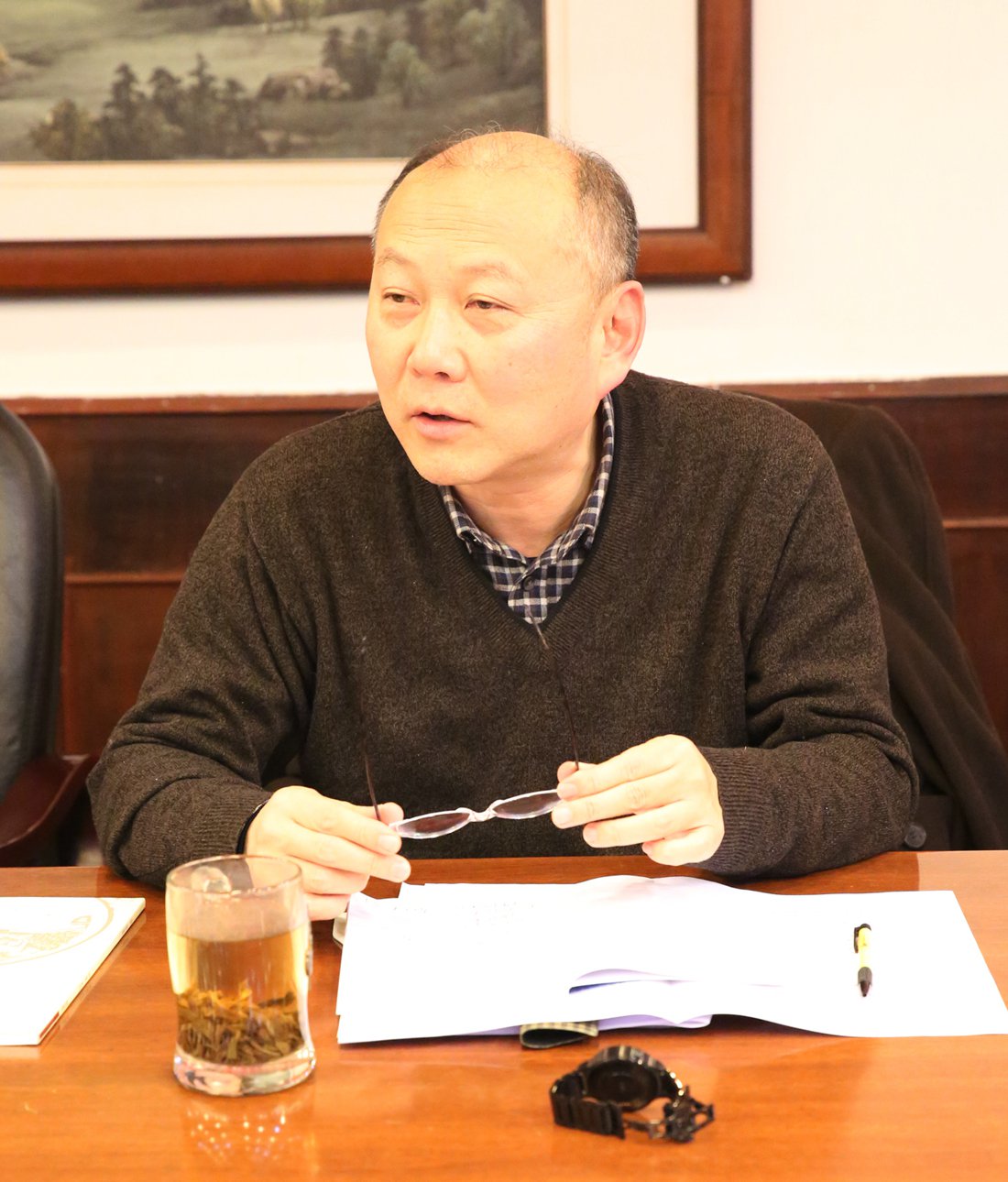 童光辉主持会议.